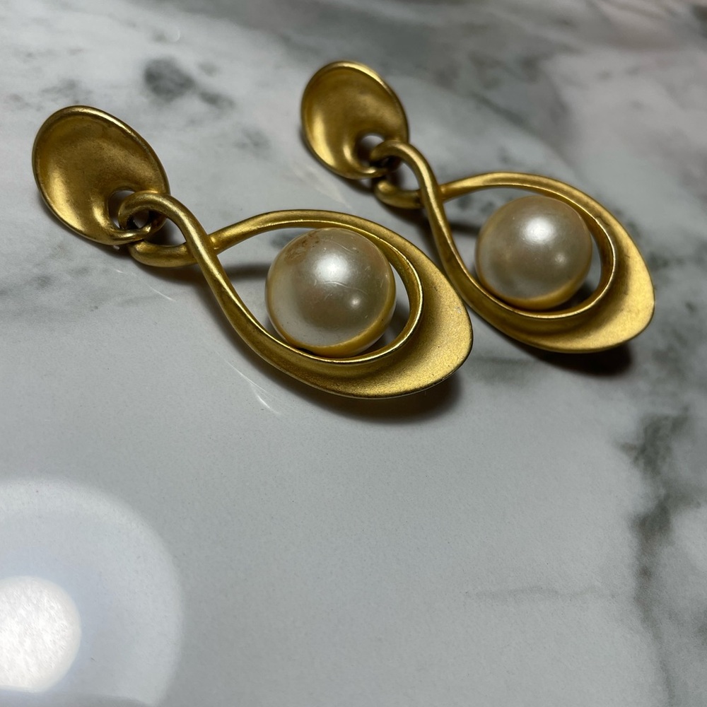 Elegant Gold and Pearl Earrings